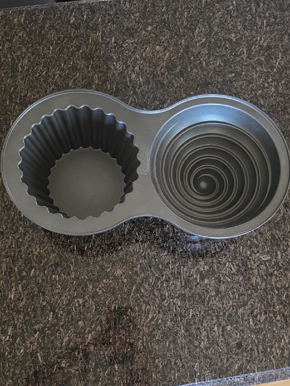 Wilton Gray Dual-Design Nonstick Giant Cupcake Pan